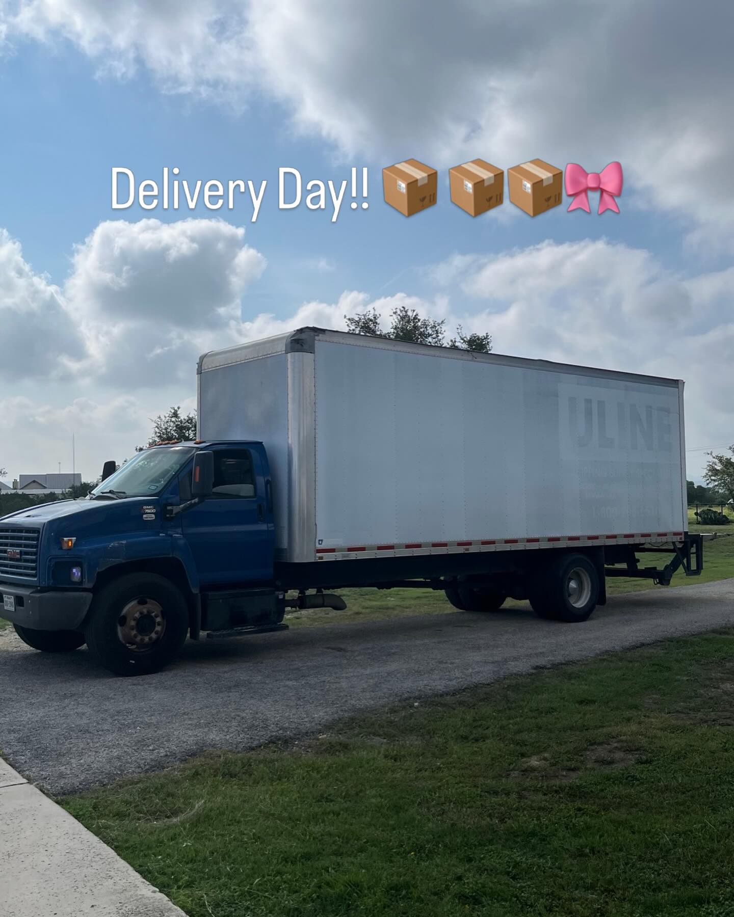 Delivery day! When you sell bows, you need shipping supplies!!📦📦📦🎀🎀